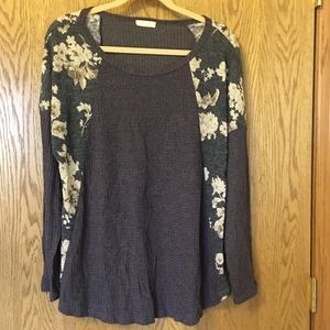 Lavender/grey/floral print Henley EUC